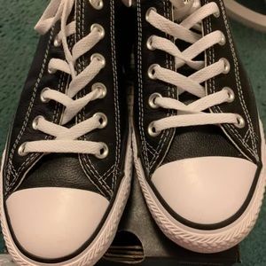 Converse Women’s ( Like New)  Size 8 Black